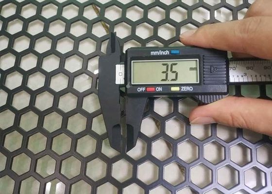 Tấm kim loại đục lỗ lục giác linh hoạt, ổn định và kinh tế cho kiến ​​trúc sư và hàng rào