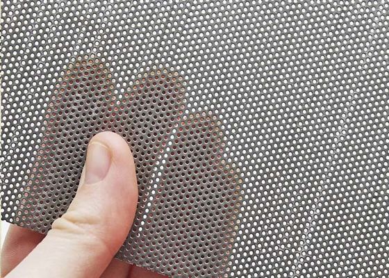 Kim loại đục lỗ siêu nhỏ được chế tạo bằng máy đột dập CNC Tốc độ cao, độ chính xác cao và lỗ nhỏ