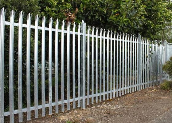 Green Hot Dip Galvanized Triple Point Palisade Lớp hàng rào với góc nhạt cho an ninh tốt