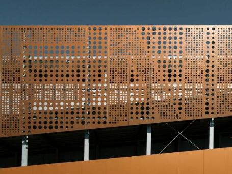 Aluminium lỗ kim loại dây lưới vật liệu mạnh nhẹ lý tưởng cho kiểm soát thông gió và rào cản bảo vệ